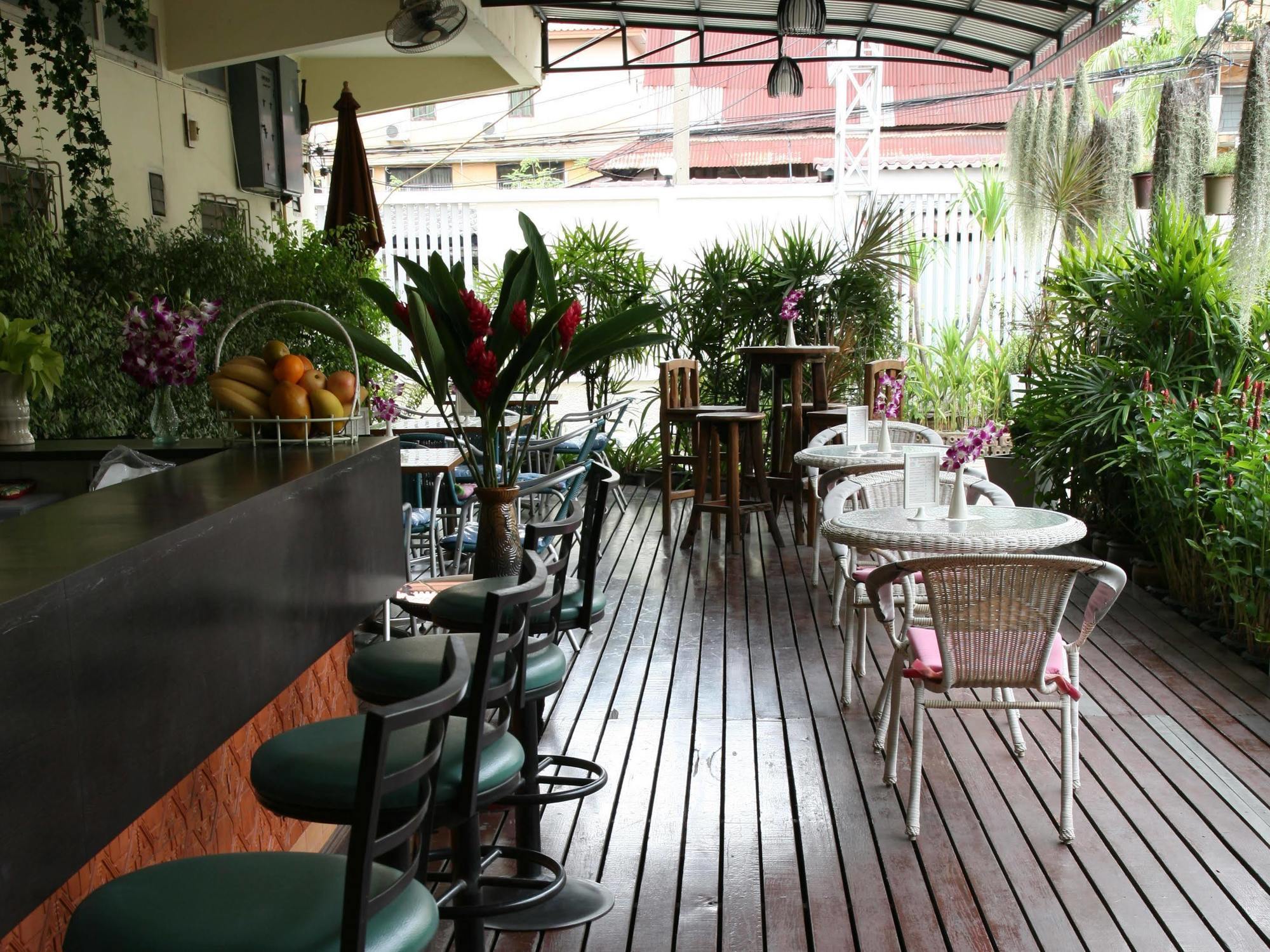 Rajata Hotel Bangkok Exterior foto