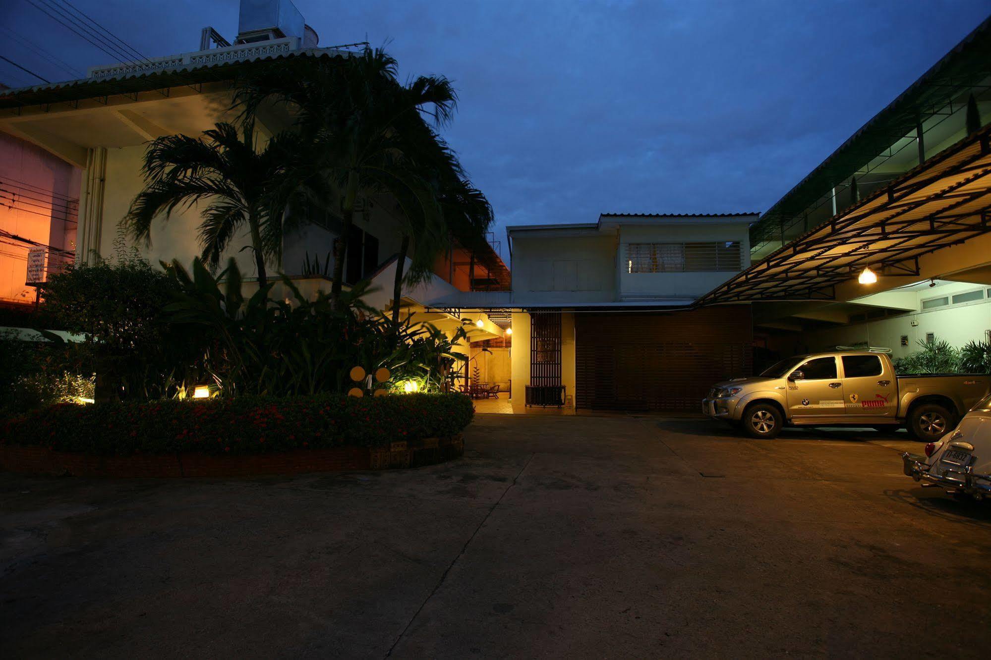 Rajata Hotel Bangkok Exterior foto